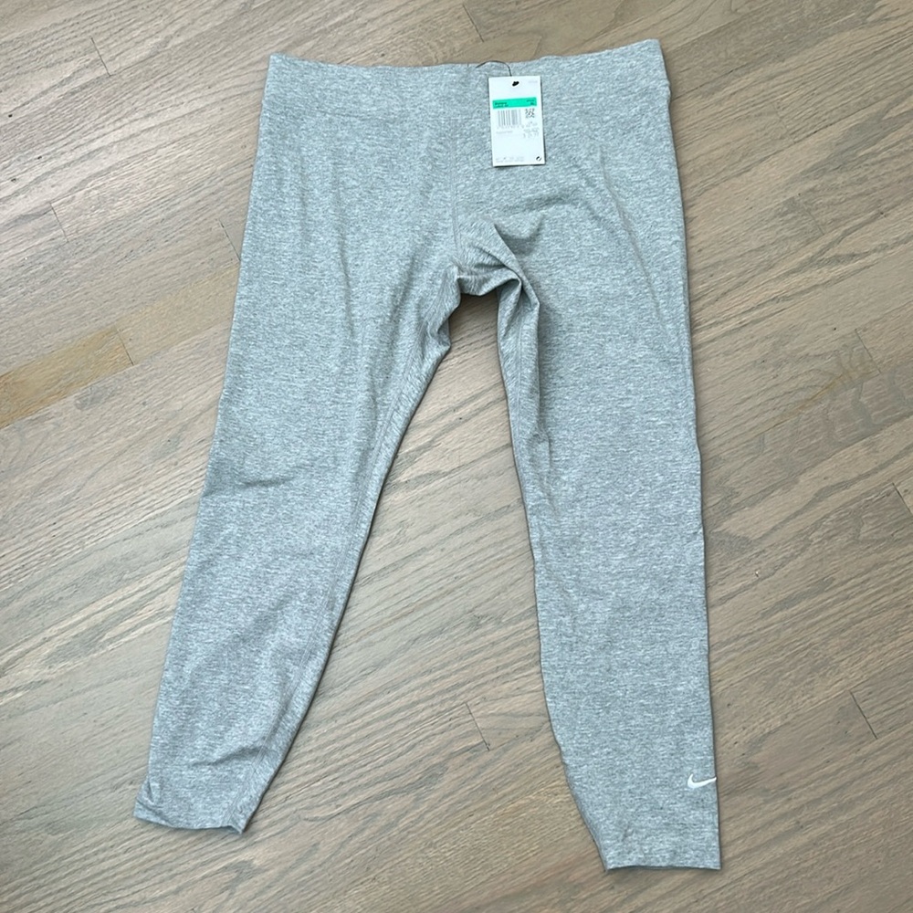 Nike Tight Fit Mid Rise 7/8 Legging